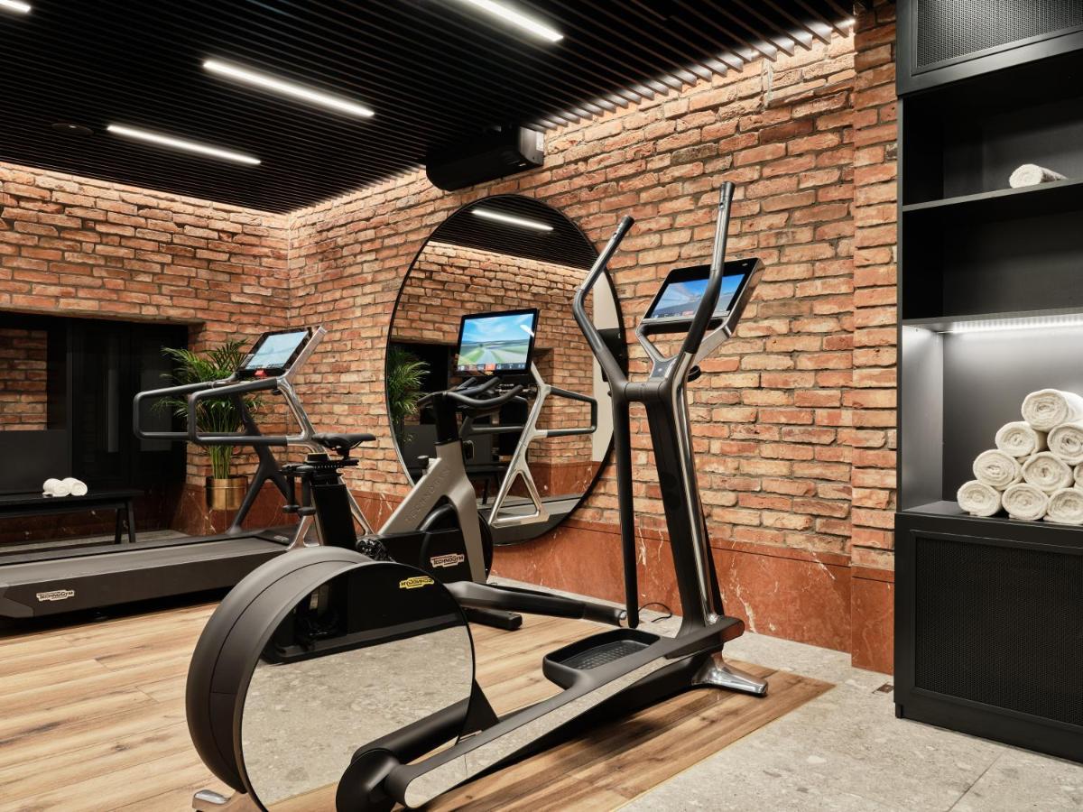 Hotel Altus Palace - Destigo Hotels Wroclaw Exterior photo CrossFit equipment